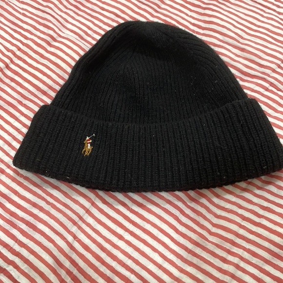 Black beanie - Picture 1 of 3